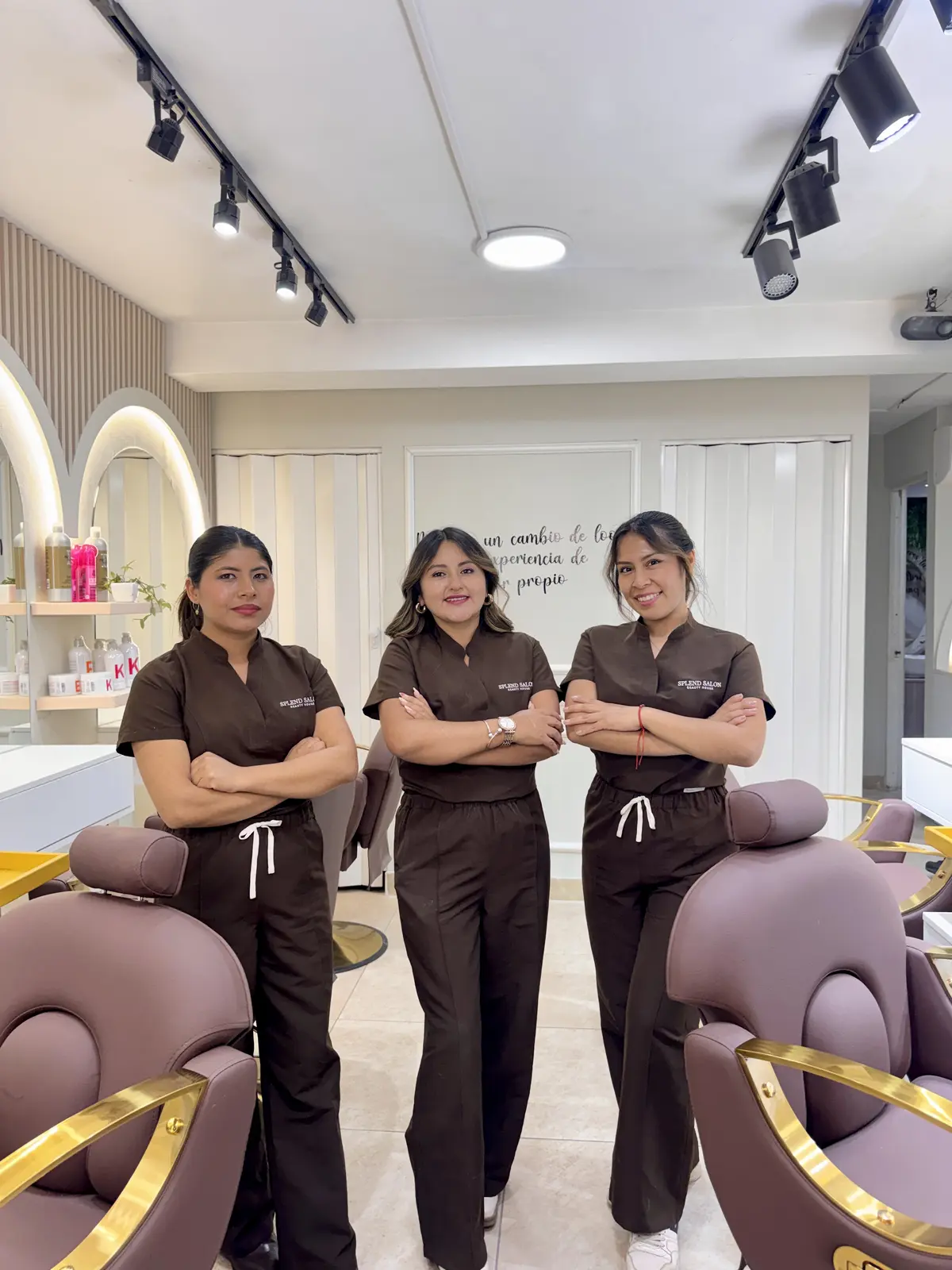 Equipo de SPLEND SALON en el salón